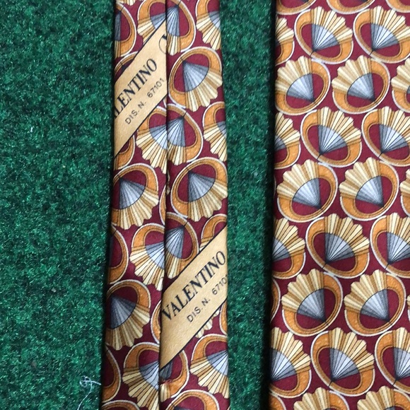 Valentino Burgundy Red & Gold Fleur-de-lis pattern 100% Silk NECK TIE - Picture 4 of 6